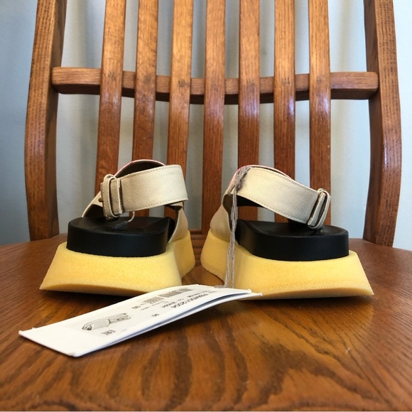 Marni Leather Beige/Hot Pink/Black Sandals, 39/8.5 - Picture 5 of 15